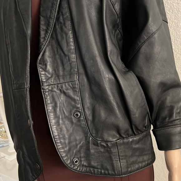 Vintage women’s Genuine leather jacket size 10/L please check measurement - Picture 7 of 17